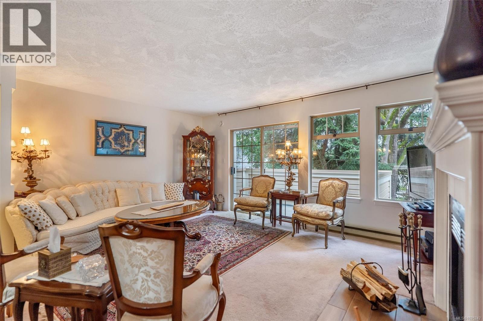 8 909 Admirals Rd, Esquimalt