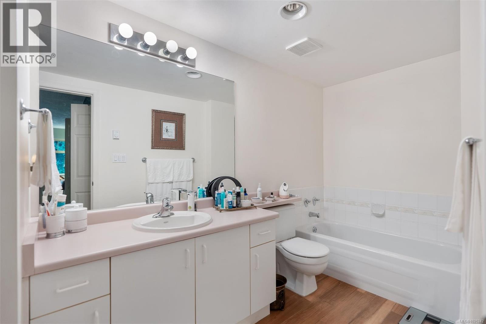 8 909 Admirals Rd, Esquimalt