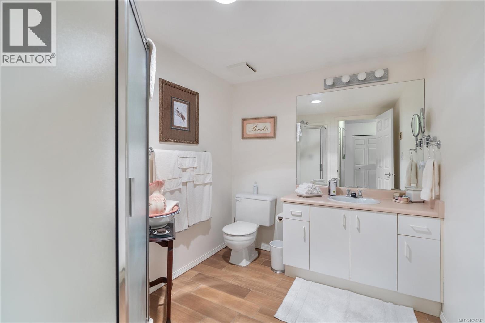 8 909 Admirals Rd, Esquimalt