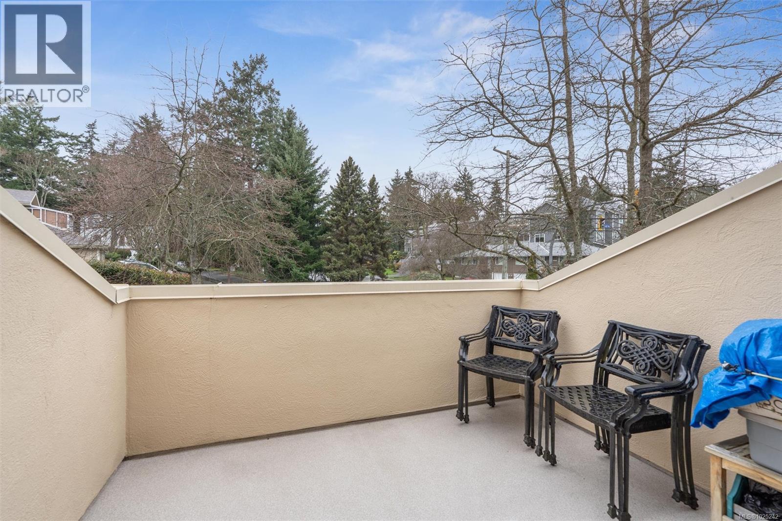 8 909 Admirals Rd, Esquimalt