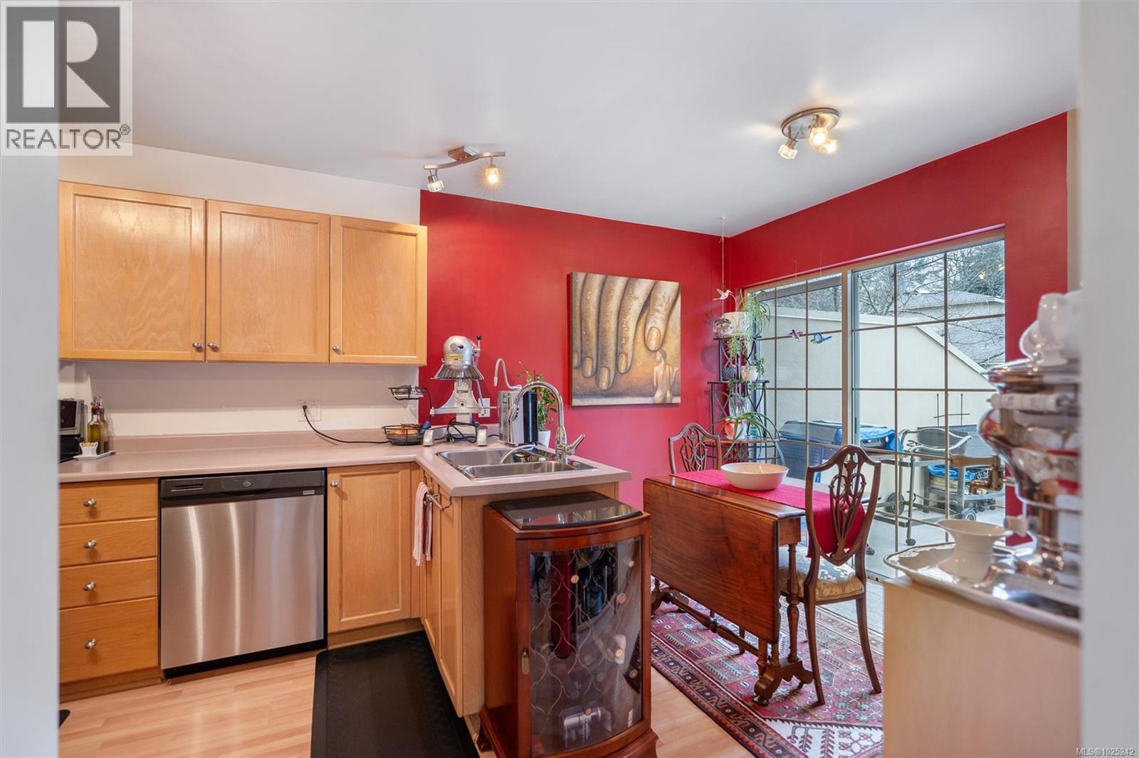 8 909 Admirals Rd, Esquimalt