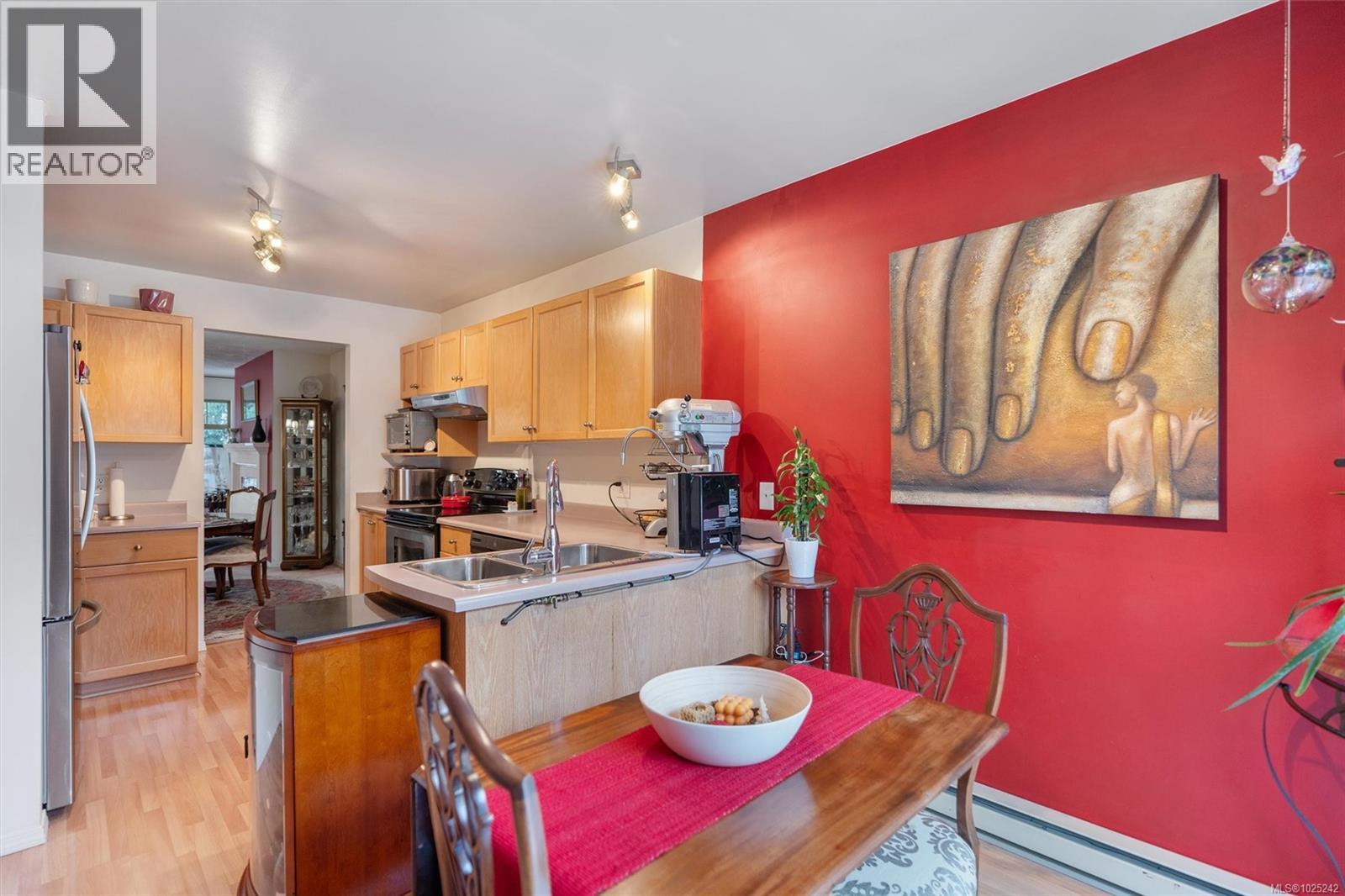 8 909 Admirals Rd, Esquimalt