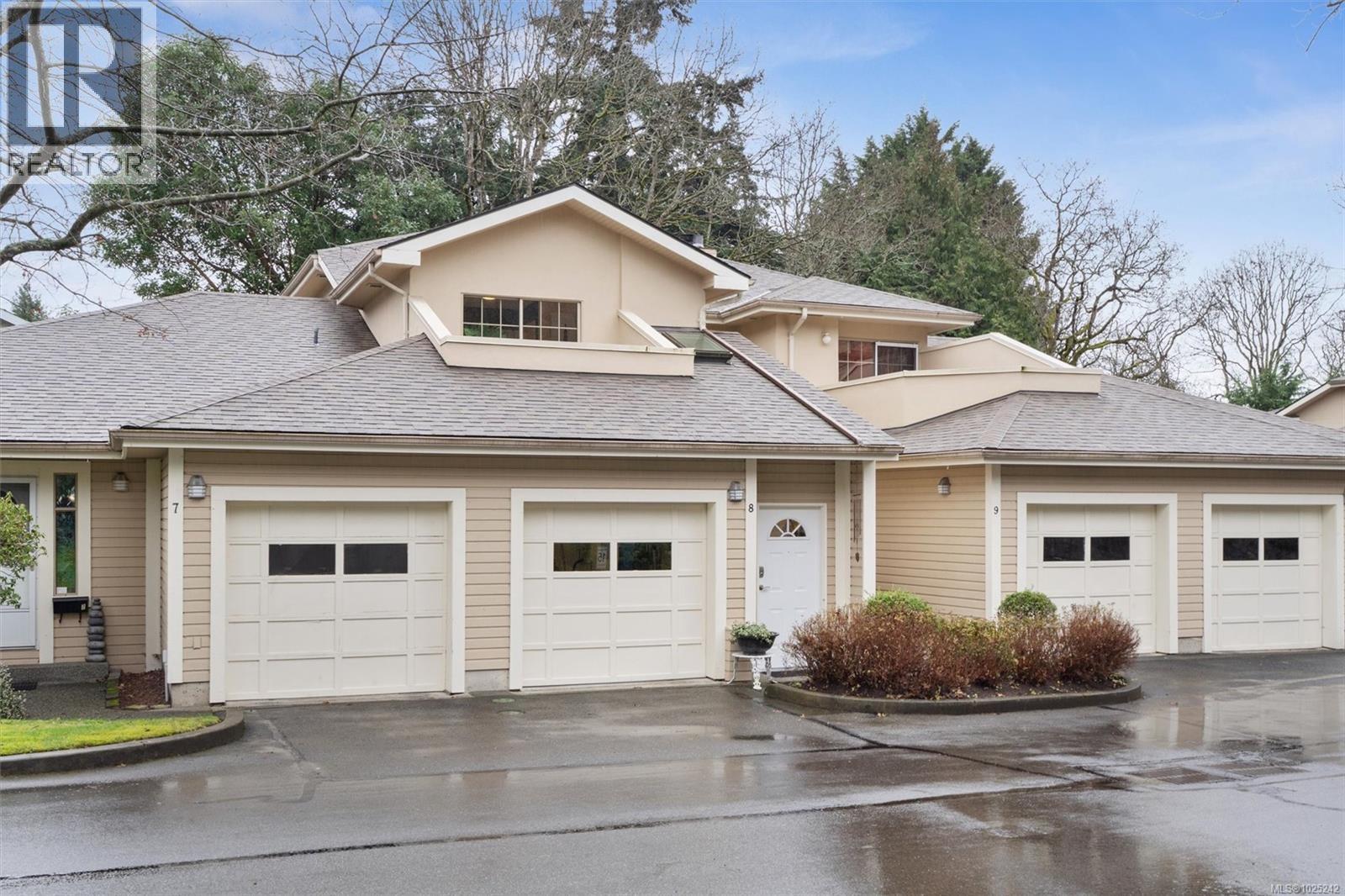 8 909 Admirals Rd, Esquimalt