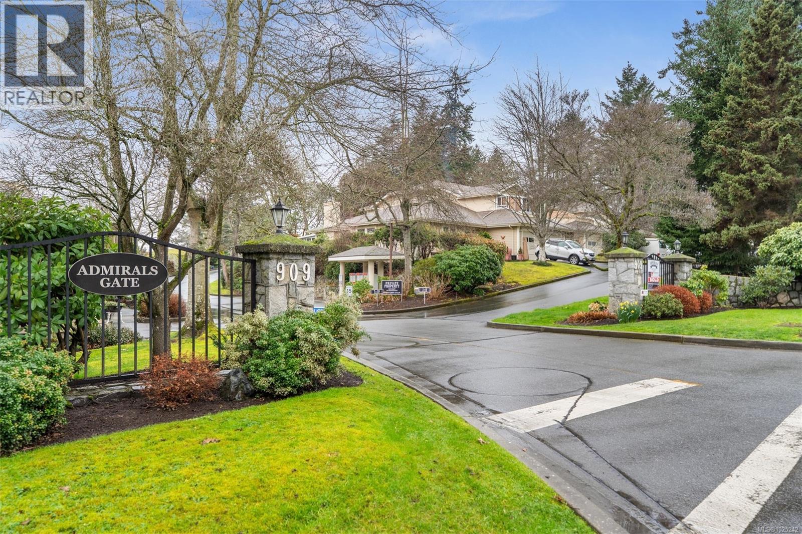 8 909 Admirals Rd, Esquimalt