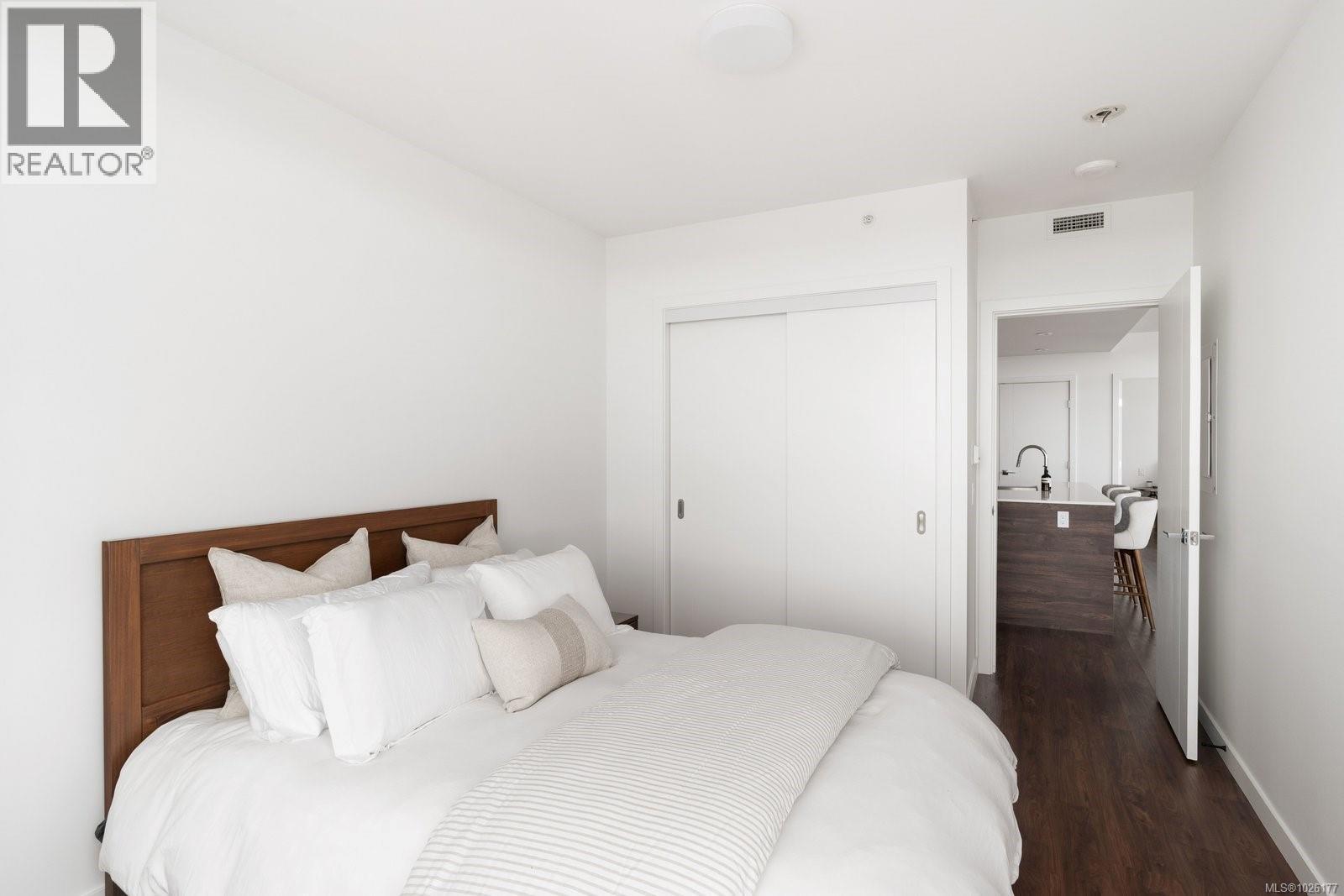 801 369 Tyee Road, Victoria