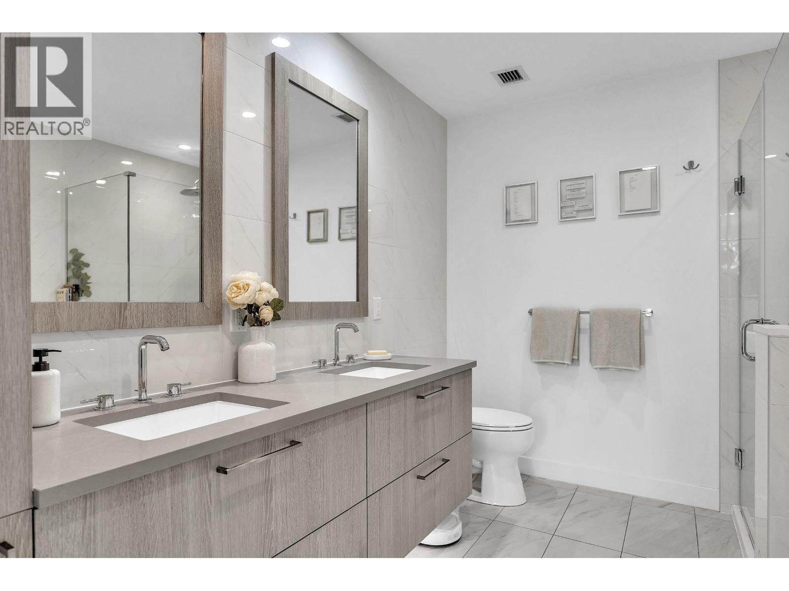 205 733 E 3RD STREET, North Vancouver