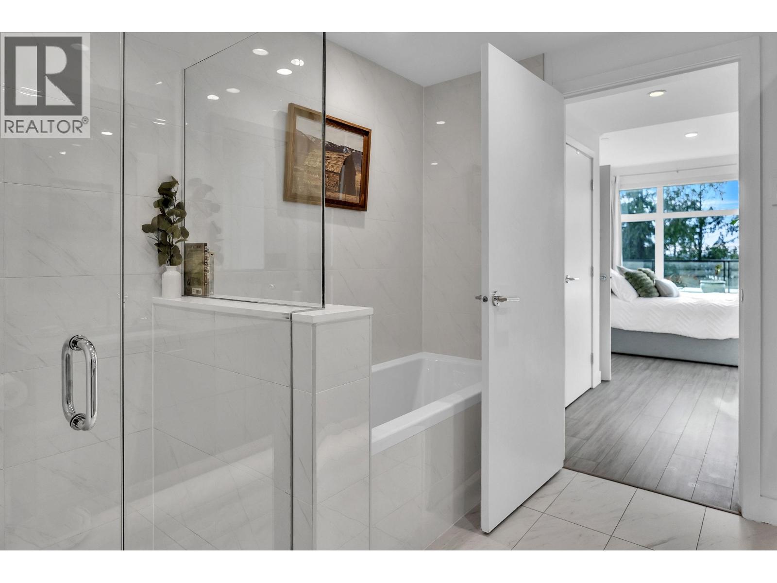 205 733 E 3RD STREET, North Vancouver