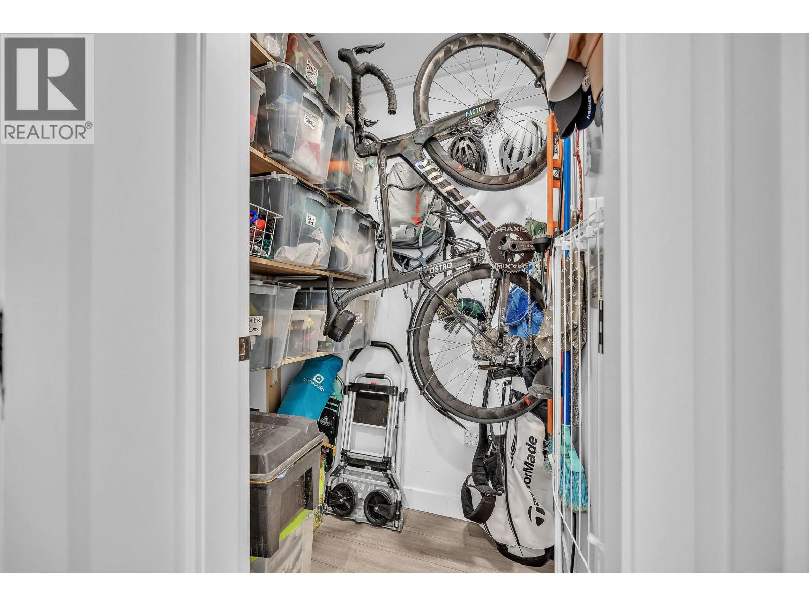 205 733 E 3RD STREET, North Vancouver