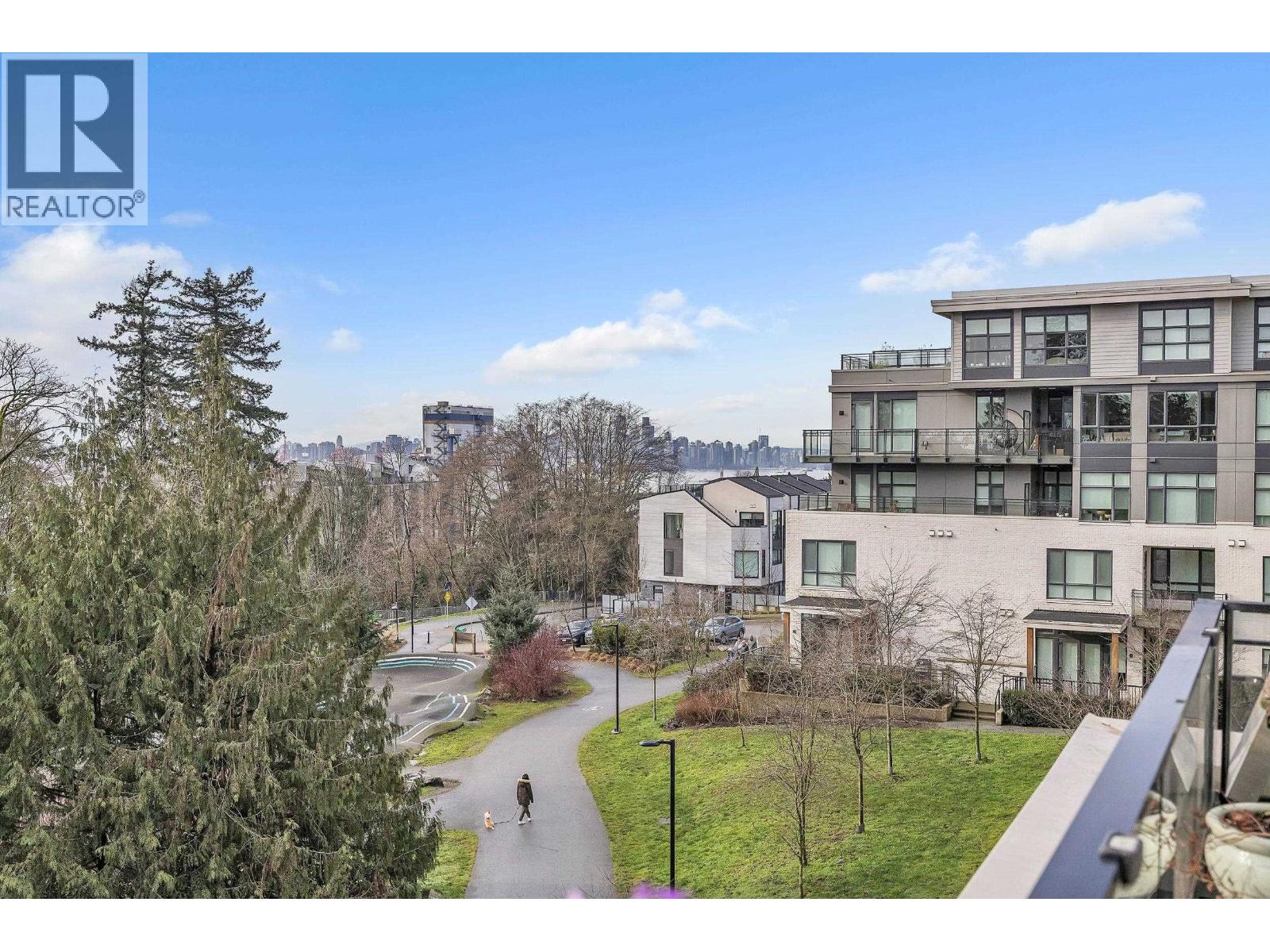 205 733 E 3RD STREET, North Vancouver