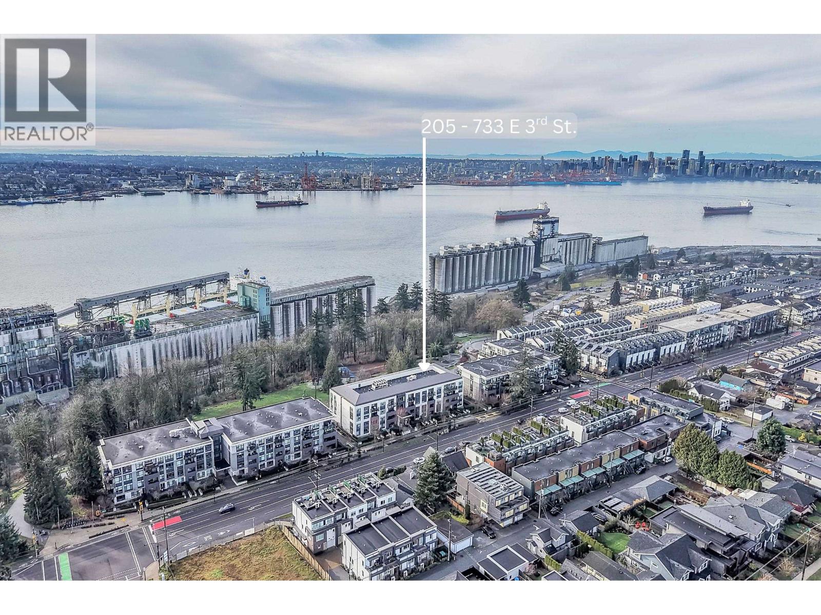 205 733 E 3RD STREET, North Vancouver