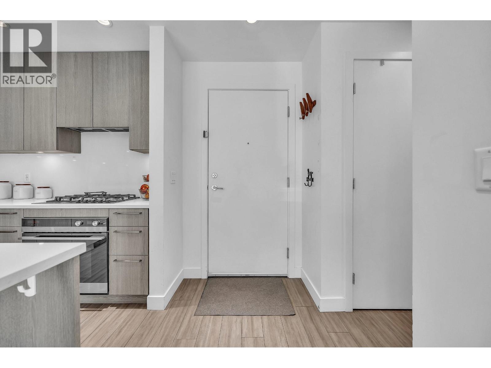 205 733 E 3RD STREET, North Vancouver