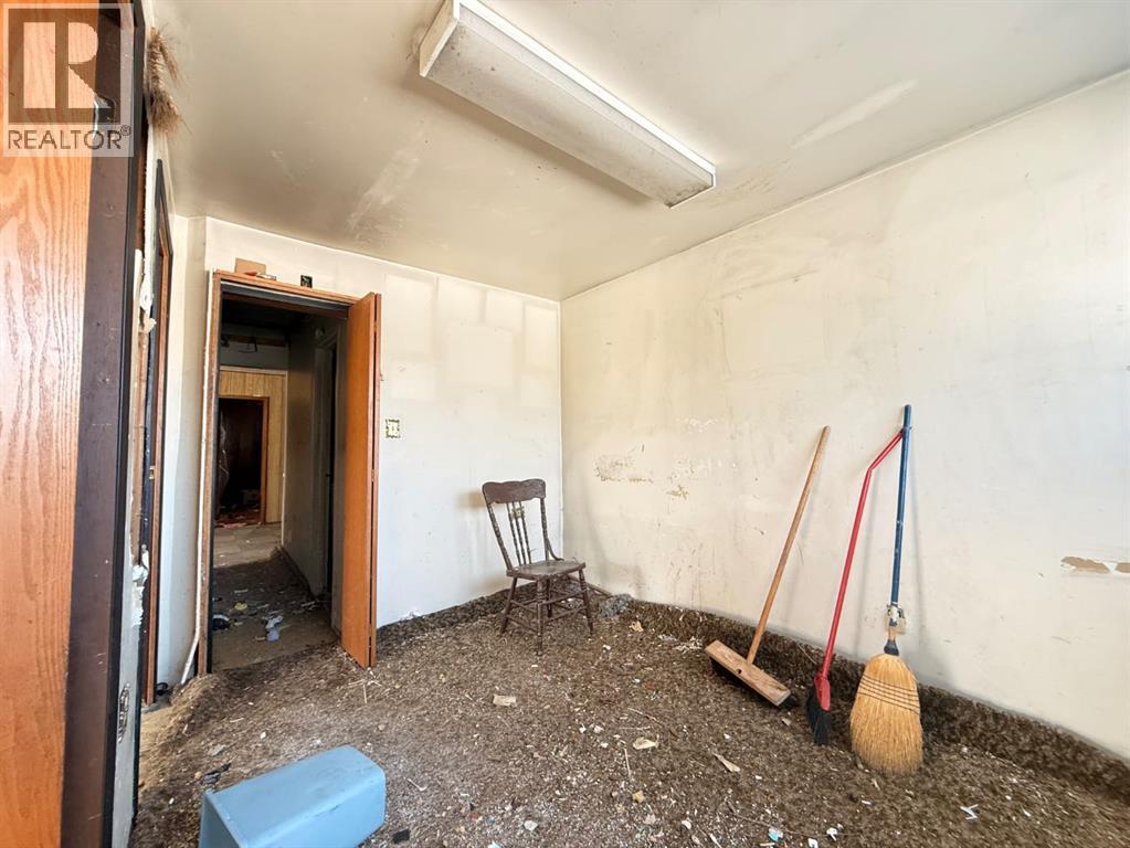 5514 50 AVENUE - 11