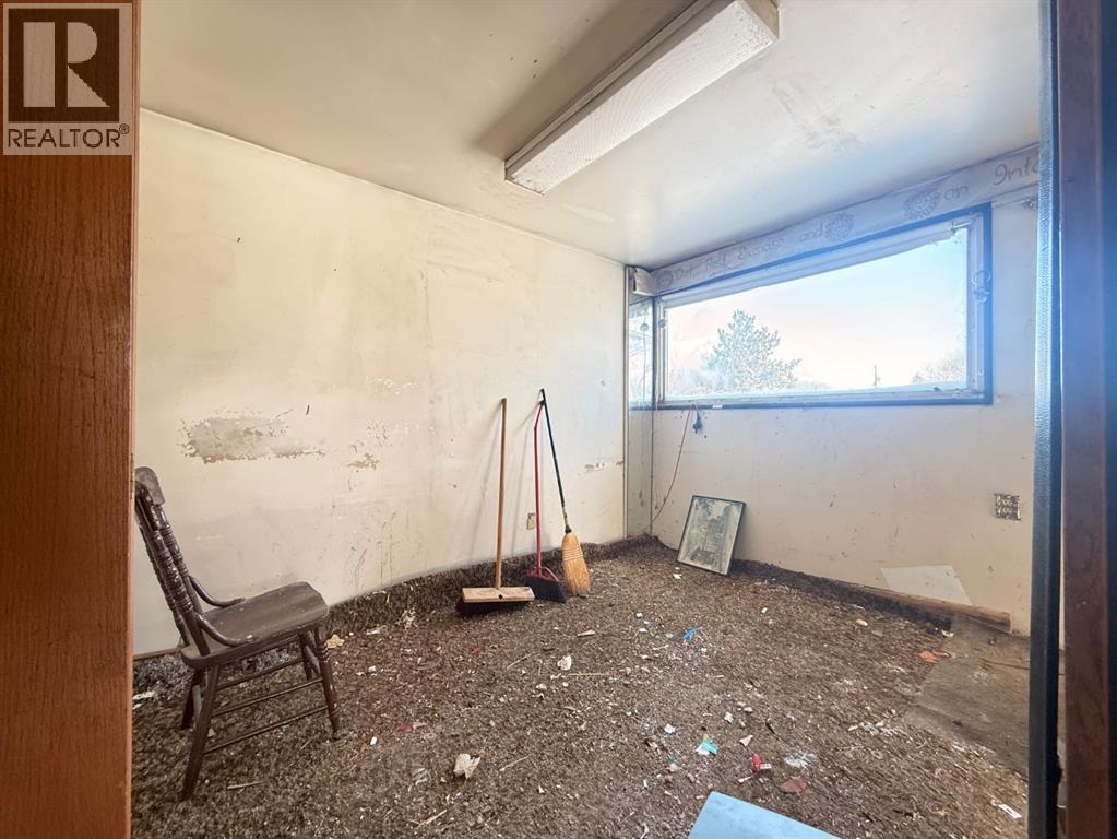 5514 50 AVENUE - 9