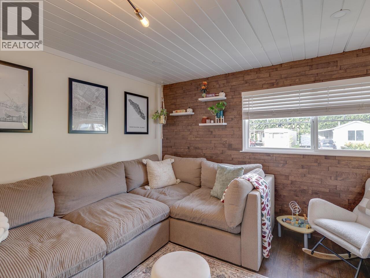 4 39768 GOVERNMENT ROAD, Squamish