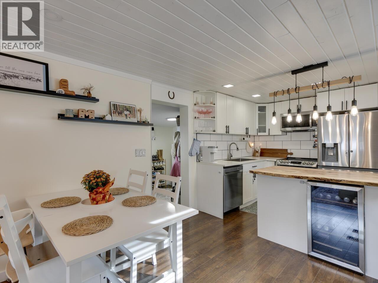 4 39768 GOVERNMENT ROAD, Squamish