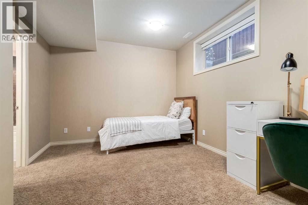 Single Family House for Sale in    Avenue NW West Hillhurst Calgary 