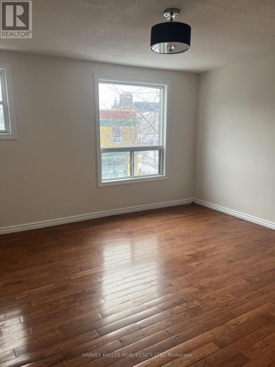 UPPER - 916 BLOOR STREET W