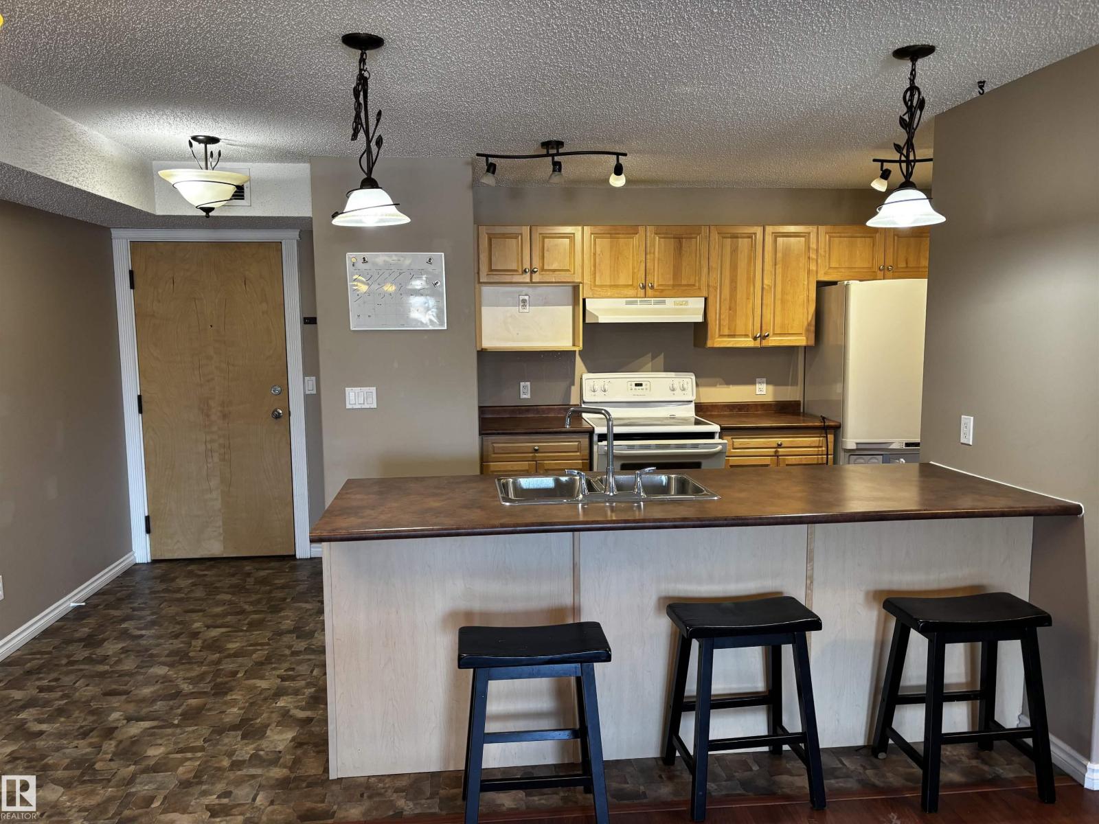 #1201 901 16 ST - Photo 2 of 13, Cold Lake, Alberta