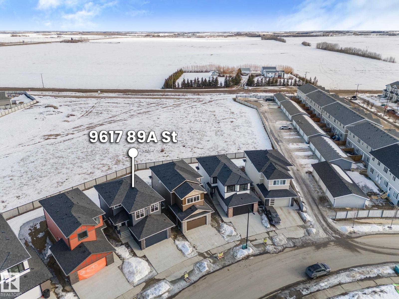 9617 89A ST - Photo 2 of 21, Morinville, Alberta