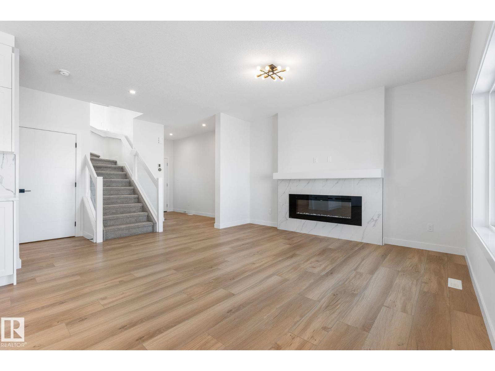 9617 89A ST - Photo 4 of 21, Morinville, Alberta