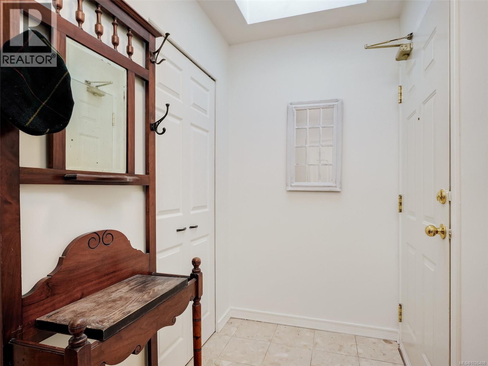 #403 2647 Graham St - 17