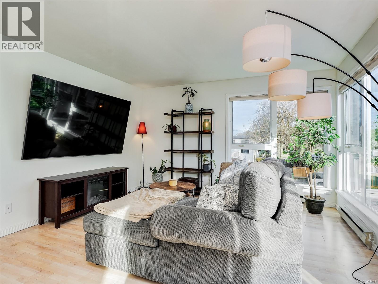 #403 2647 Graham St - 2