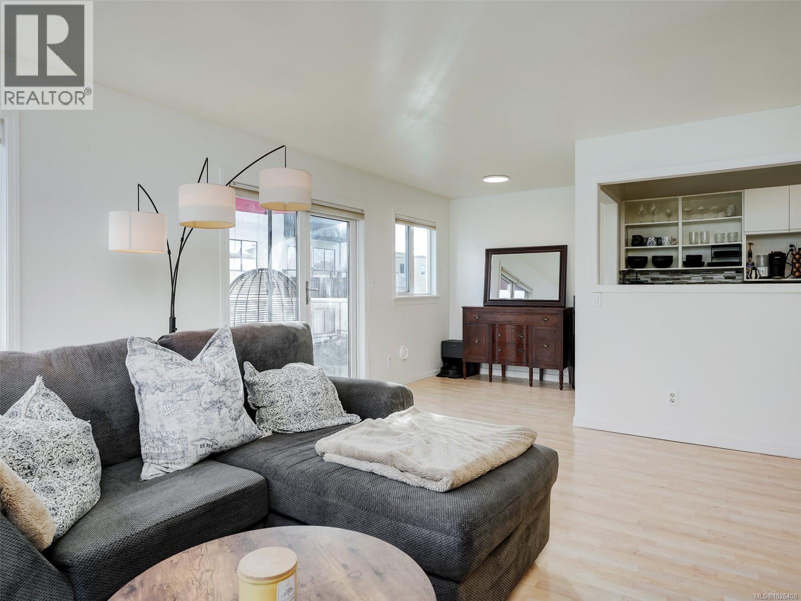 #403 2647 Graham St - 3
