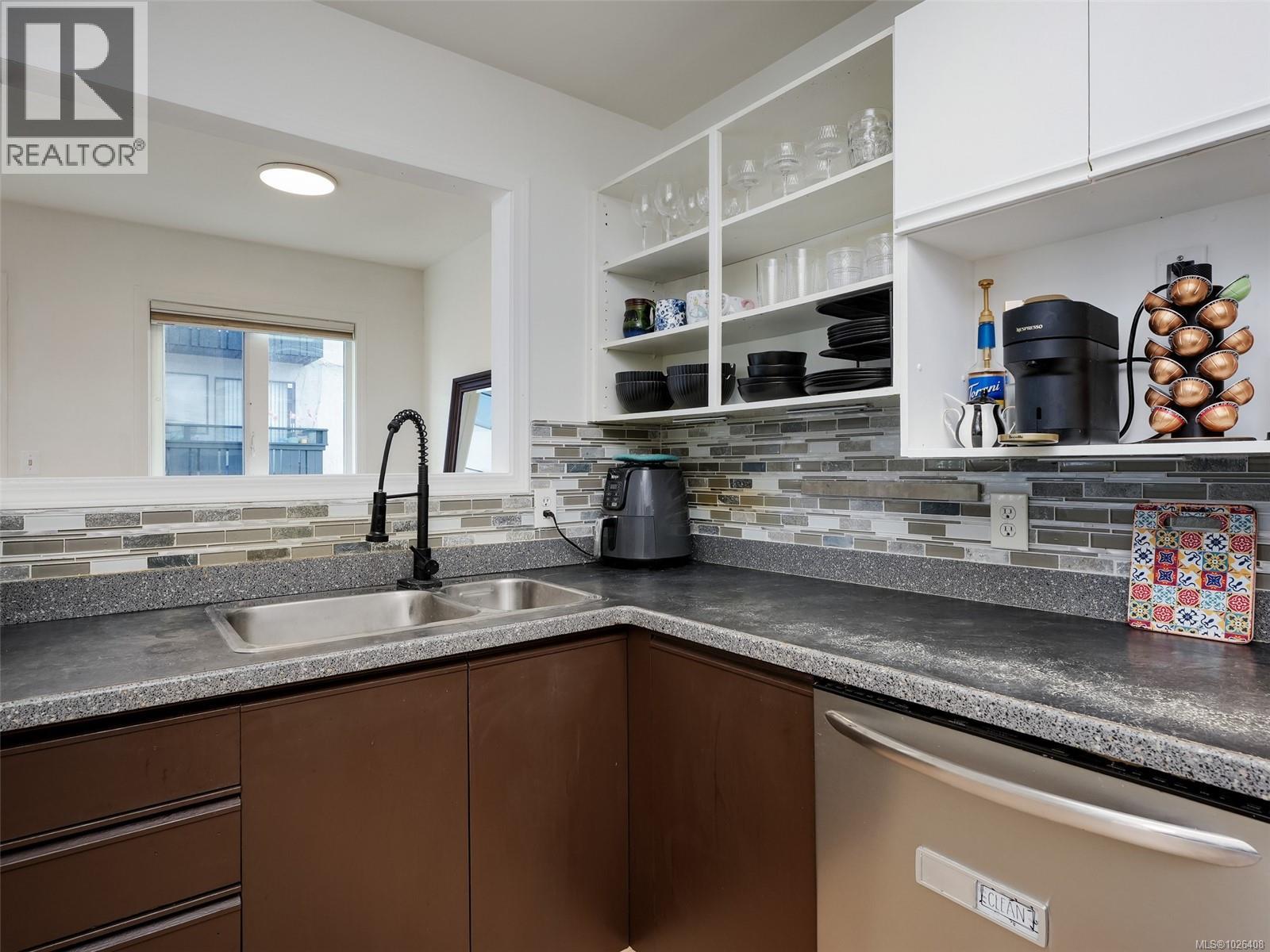 #403 2647 Graham St - 9