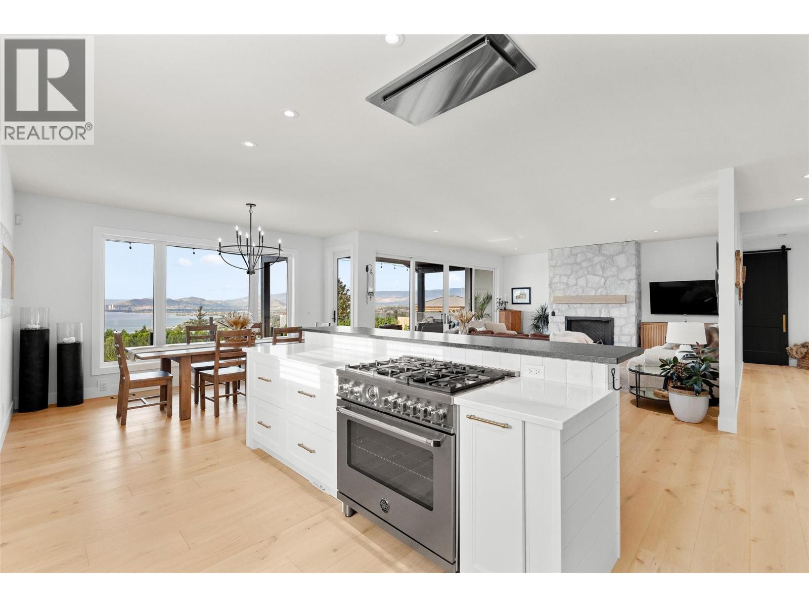  415 Curlew Drive, Kelowna