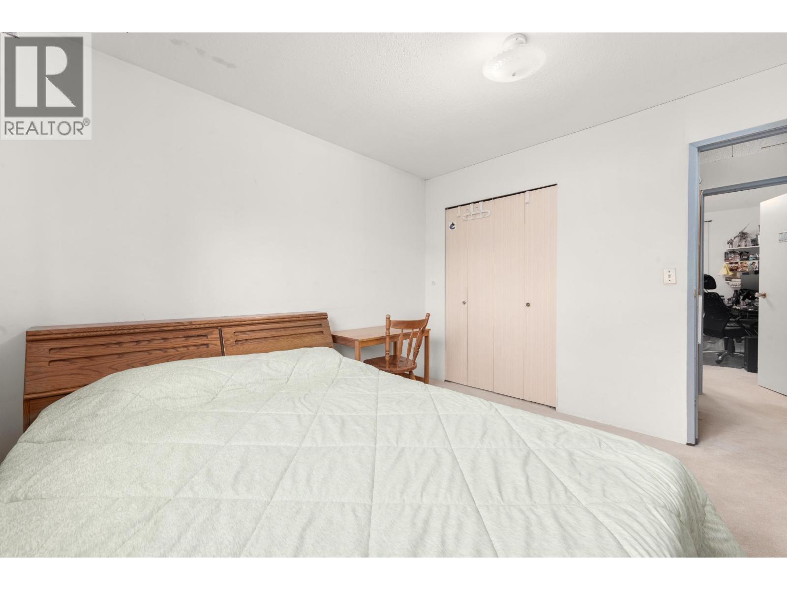 4240 DUNDAS STREET, Burnaby