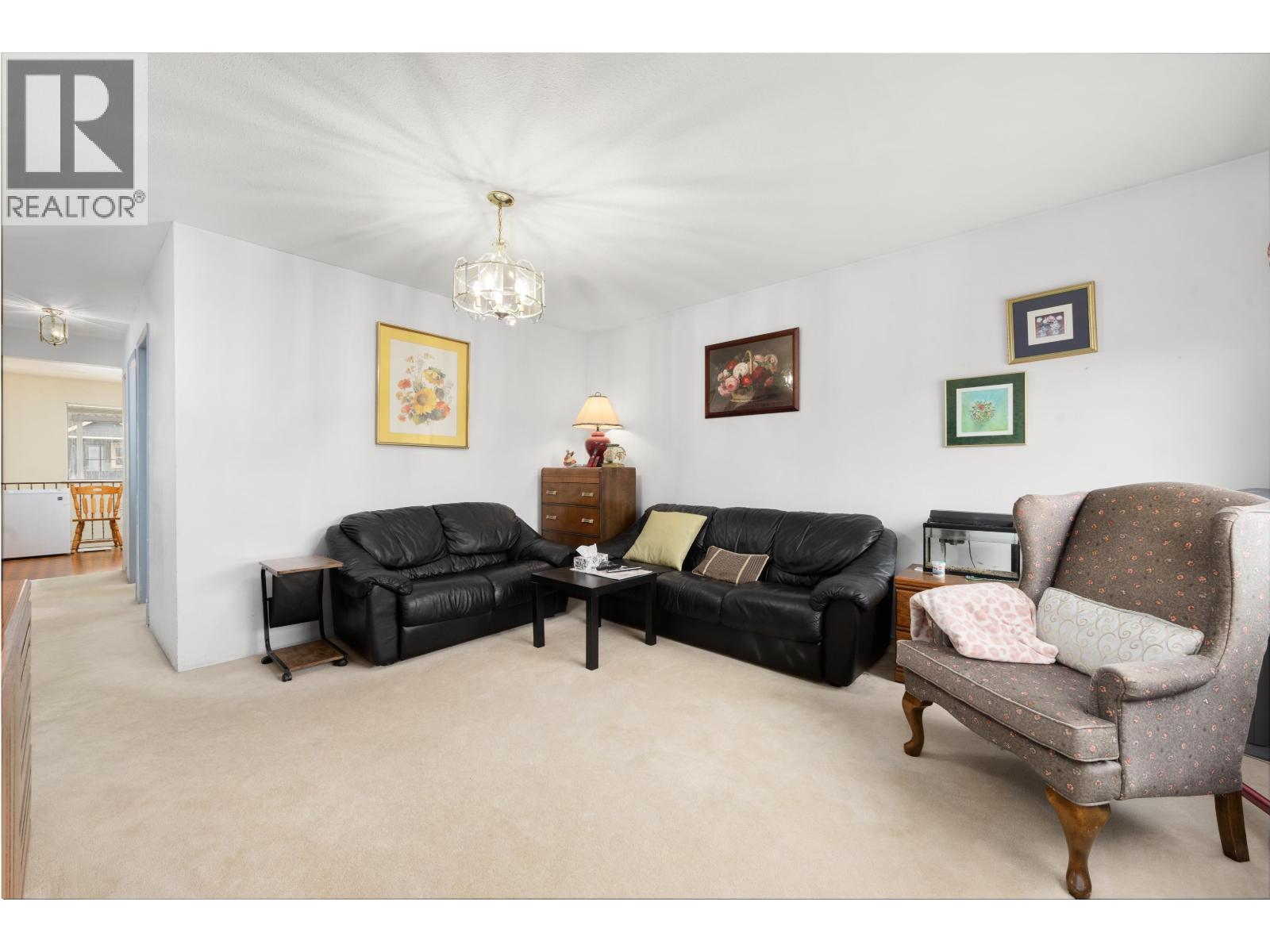 4240 DUNDAS STREET, Burnaby