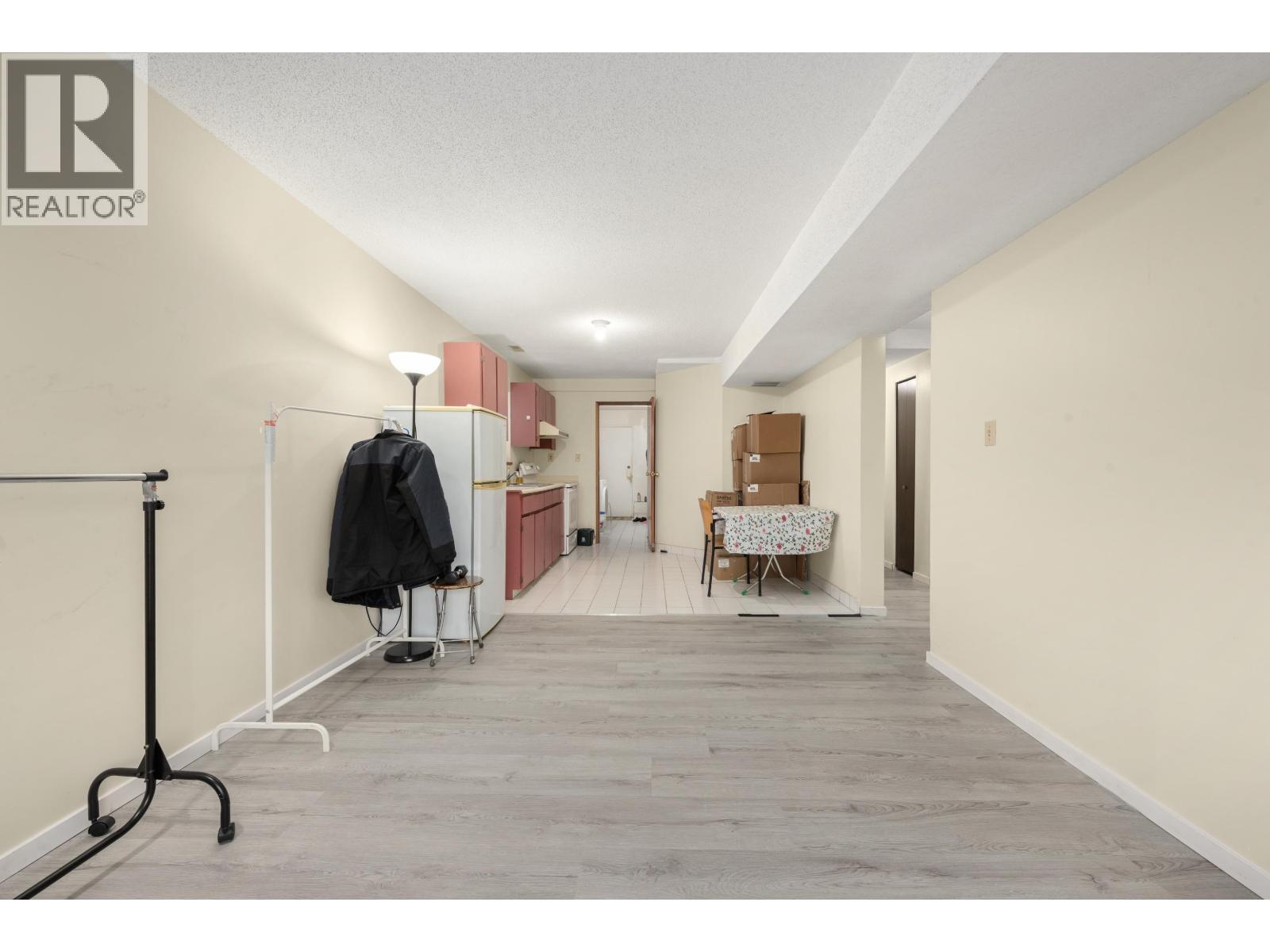 4240 DUNDAS STREET, Burnaby