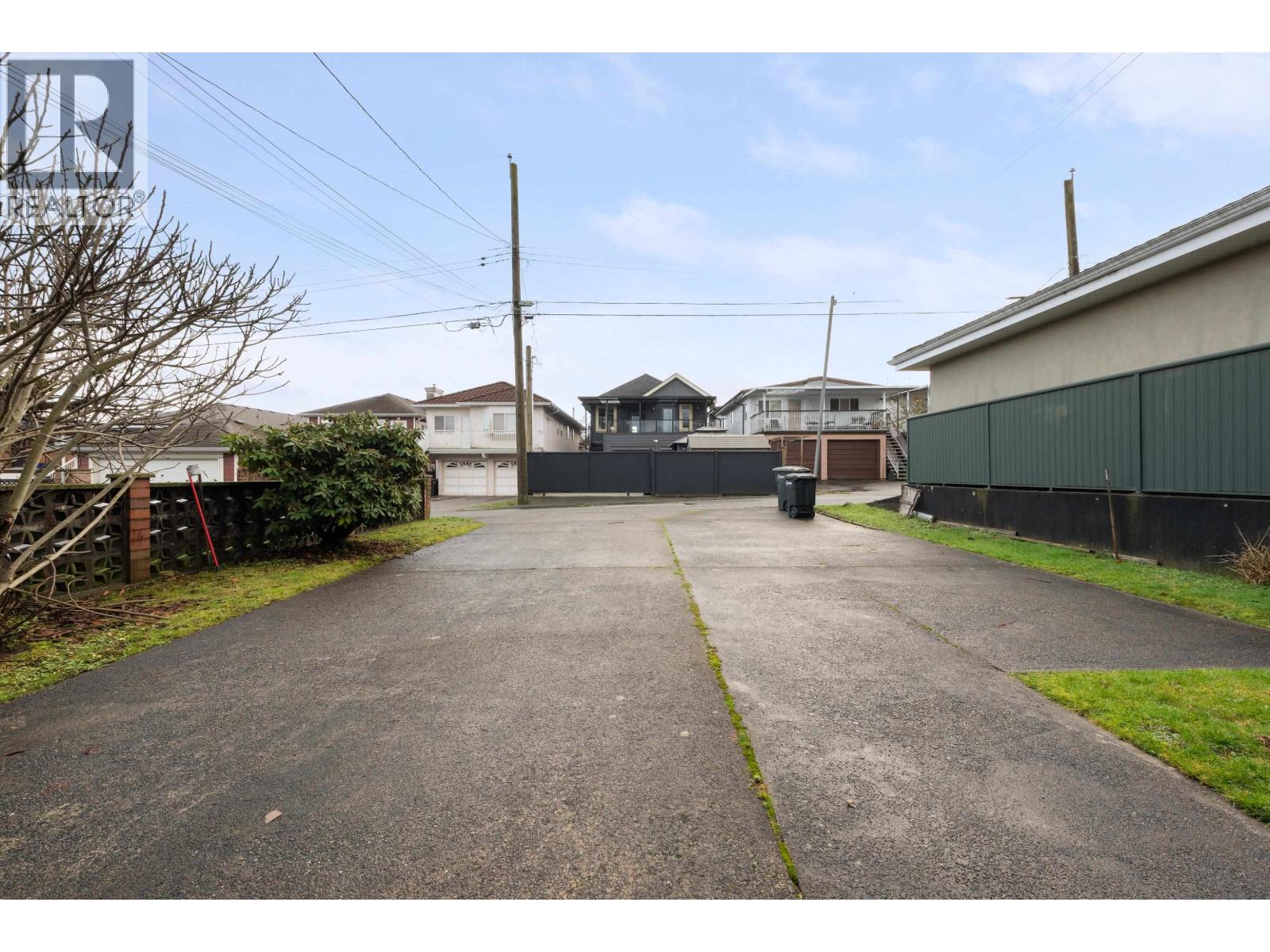 4240 DUNDAS STREET, Burnaby