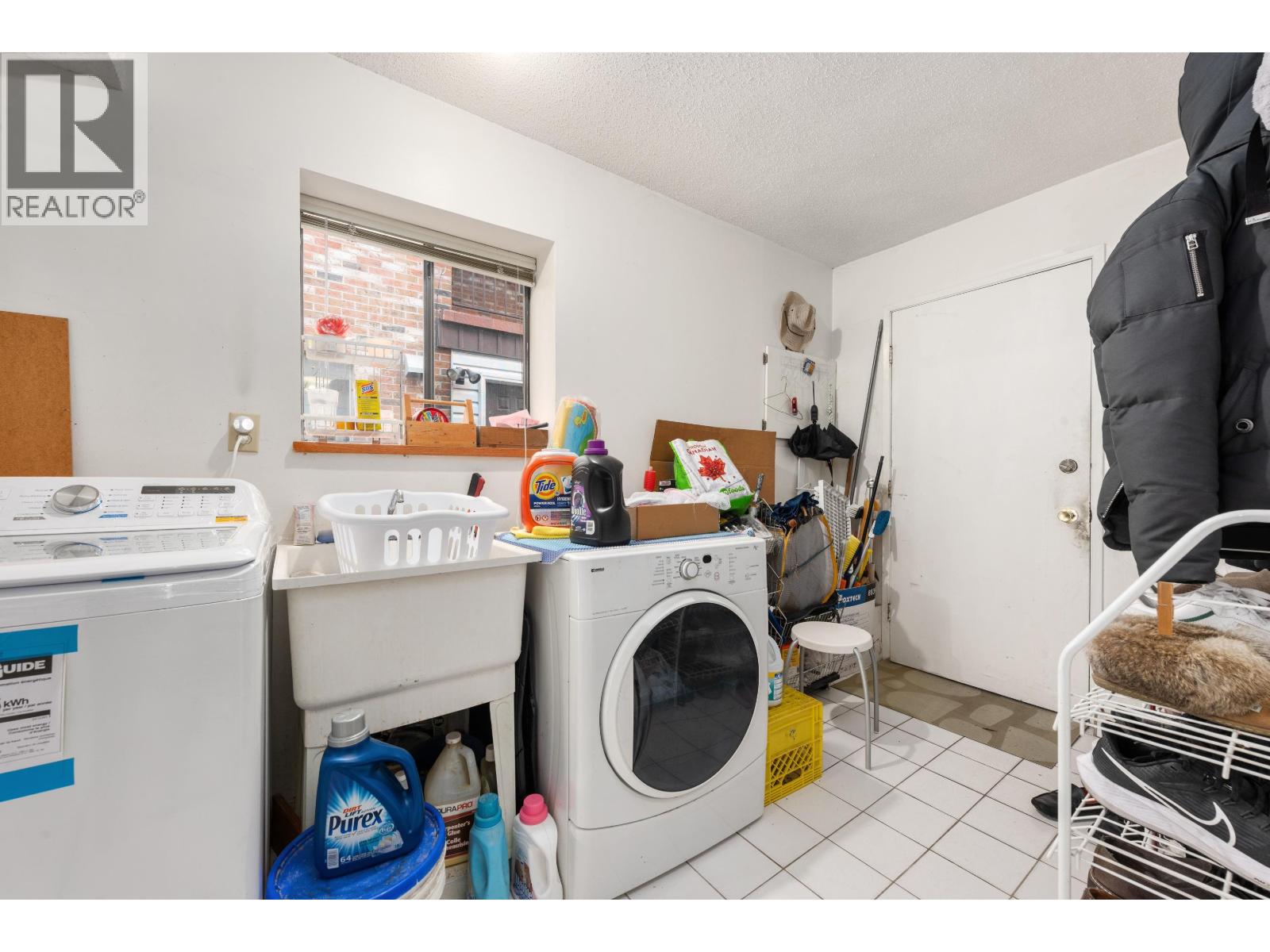 4240 DUNDAS STREET, Burnaby