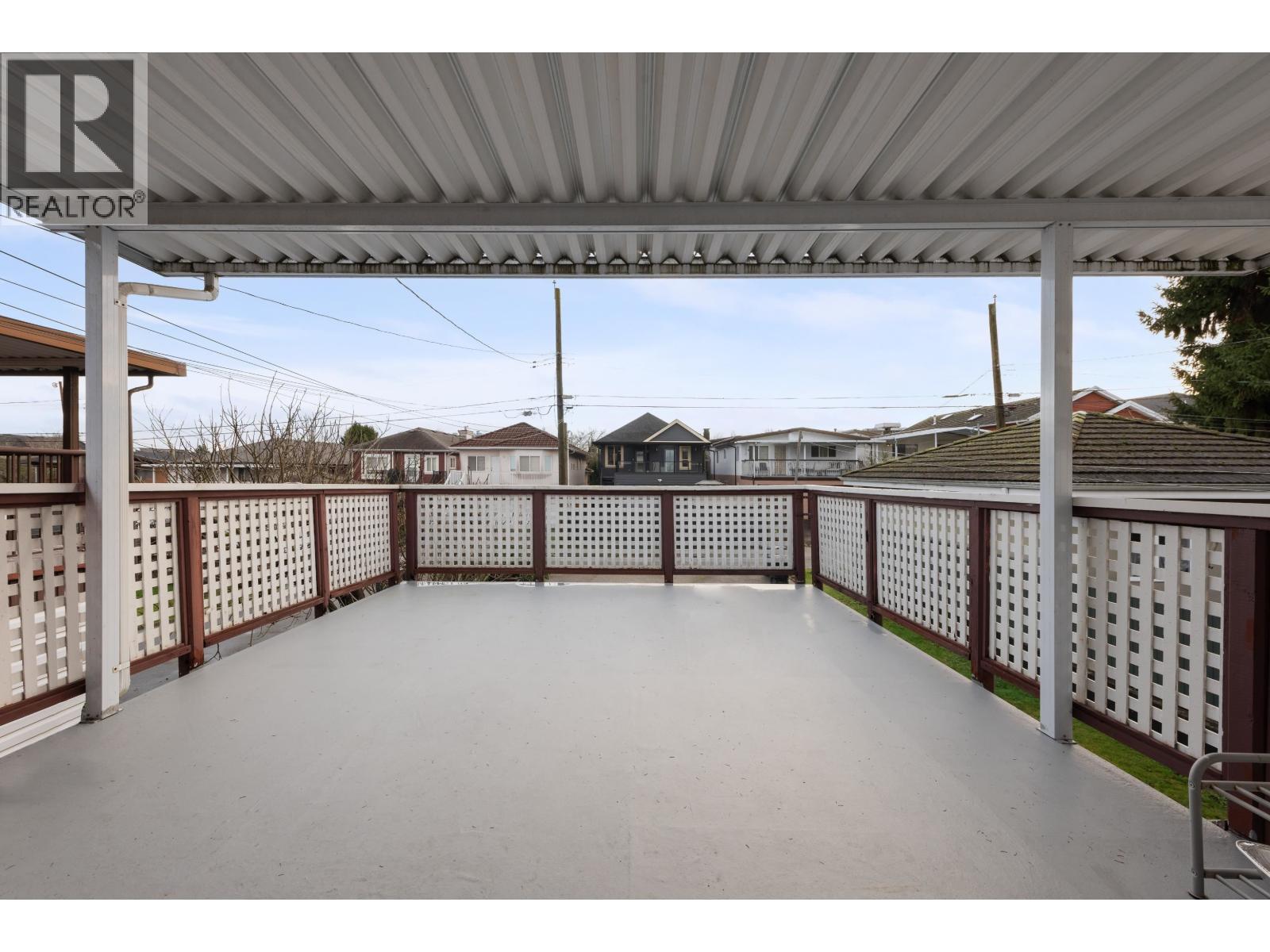 4240 DUNDAS STREET, Burnaby