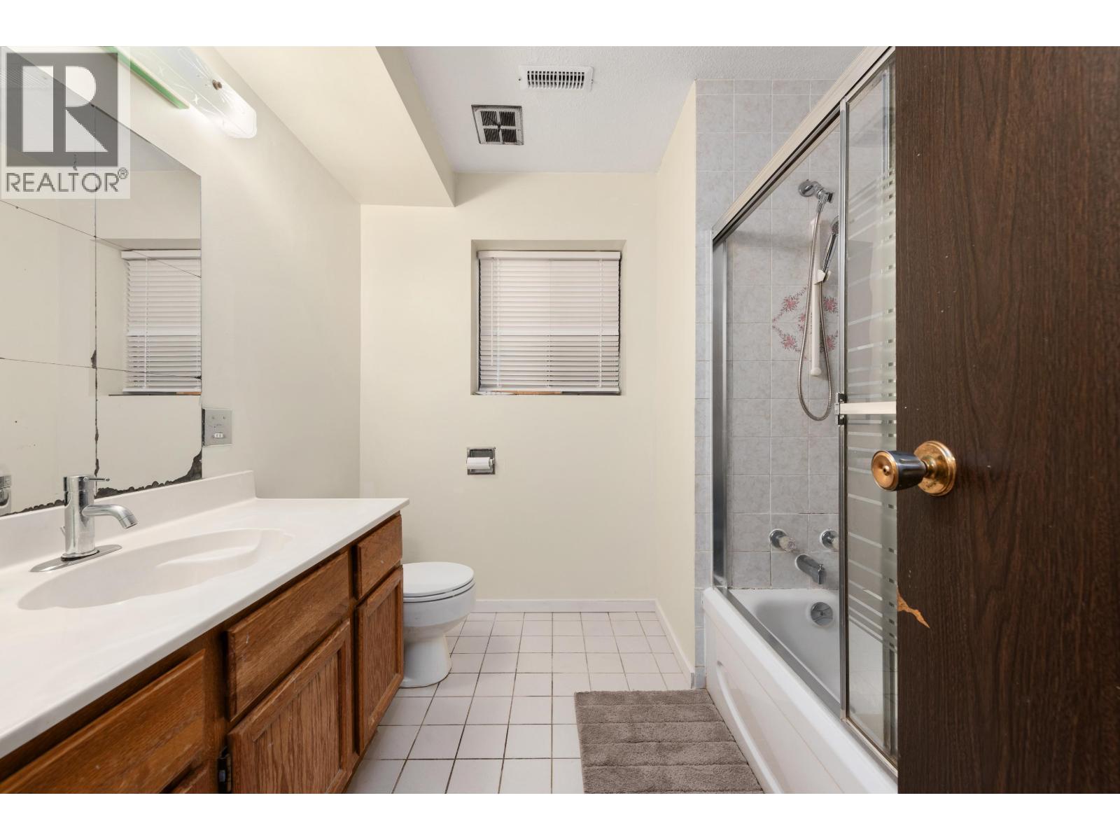 4240 DUNDAS STREET, Burnaby