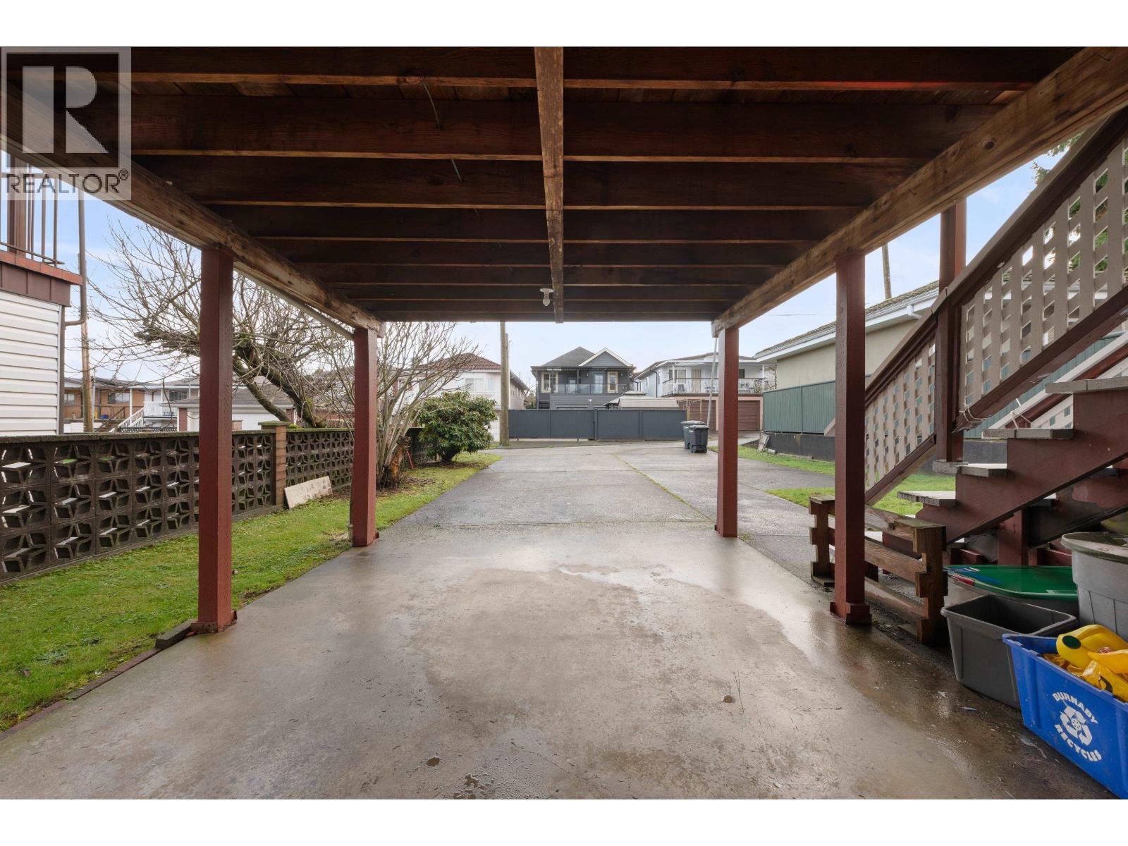 4240 DUNDAS STREET, Burnaby