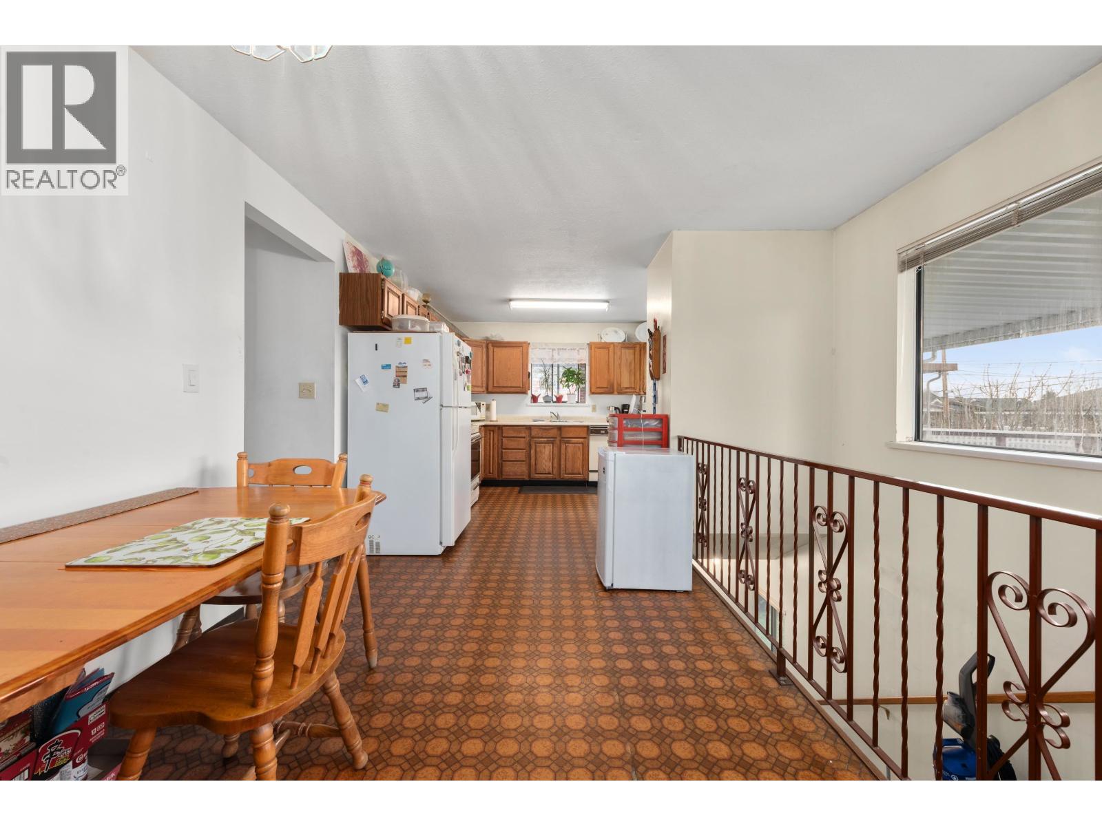 4240 DUNDAS STREET, Burnaby