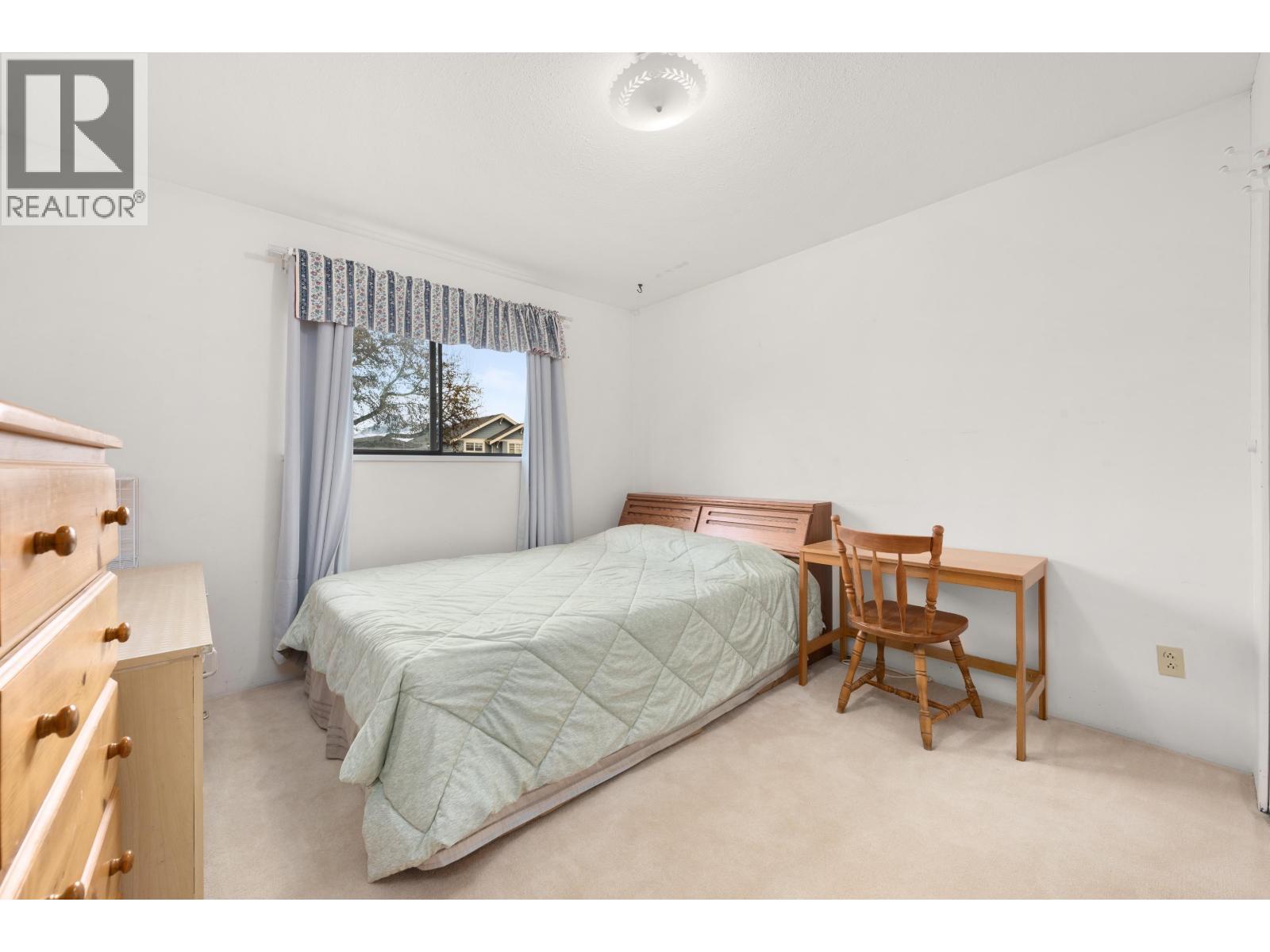 4240 DUNDAS STREET, Burnaby