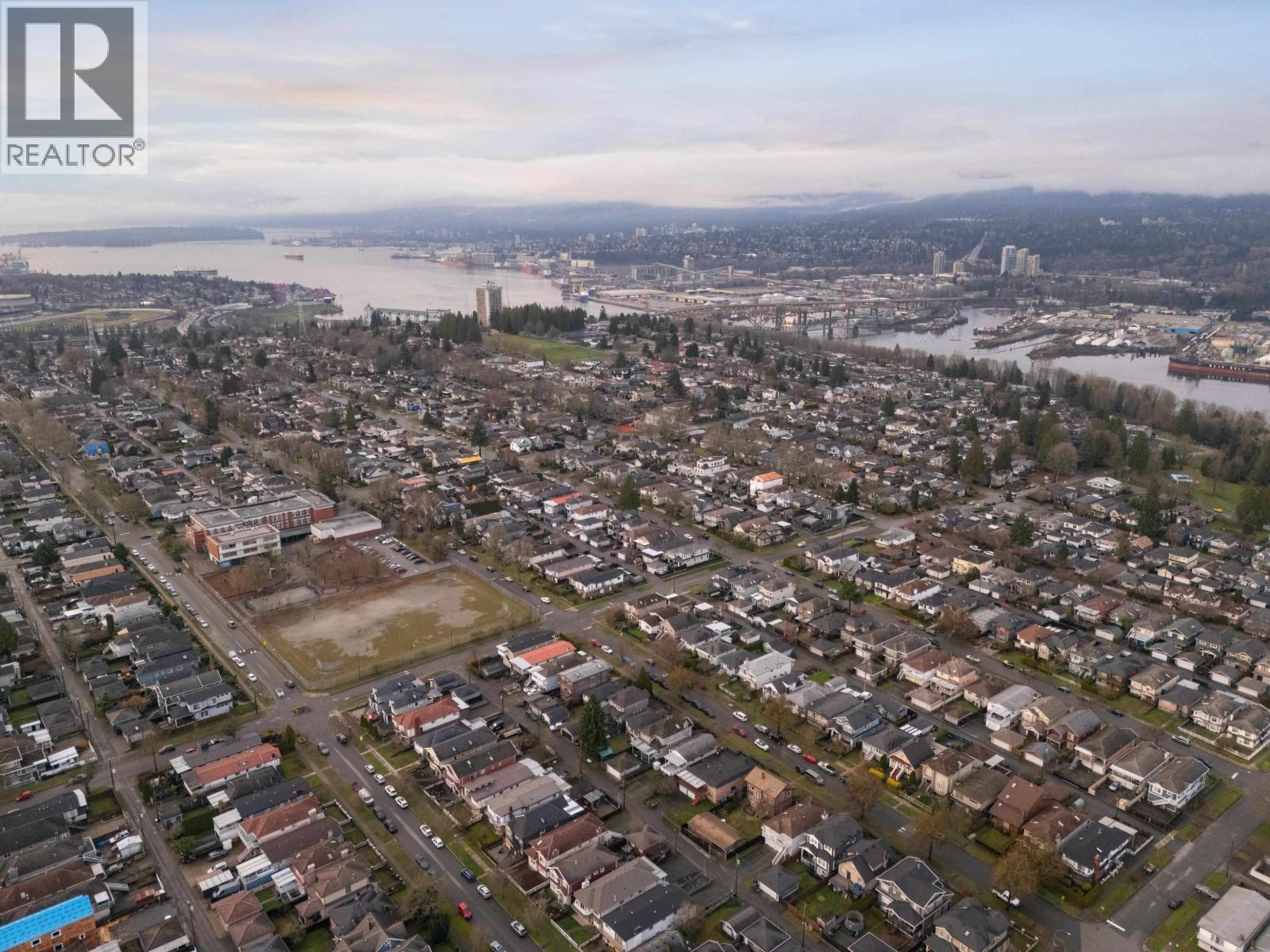 4240 DUNDAS STREET, Burnaby