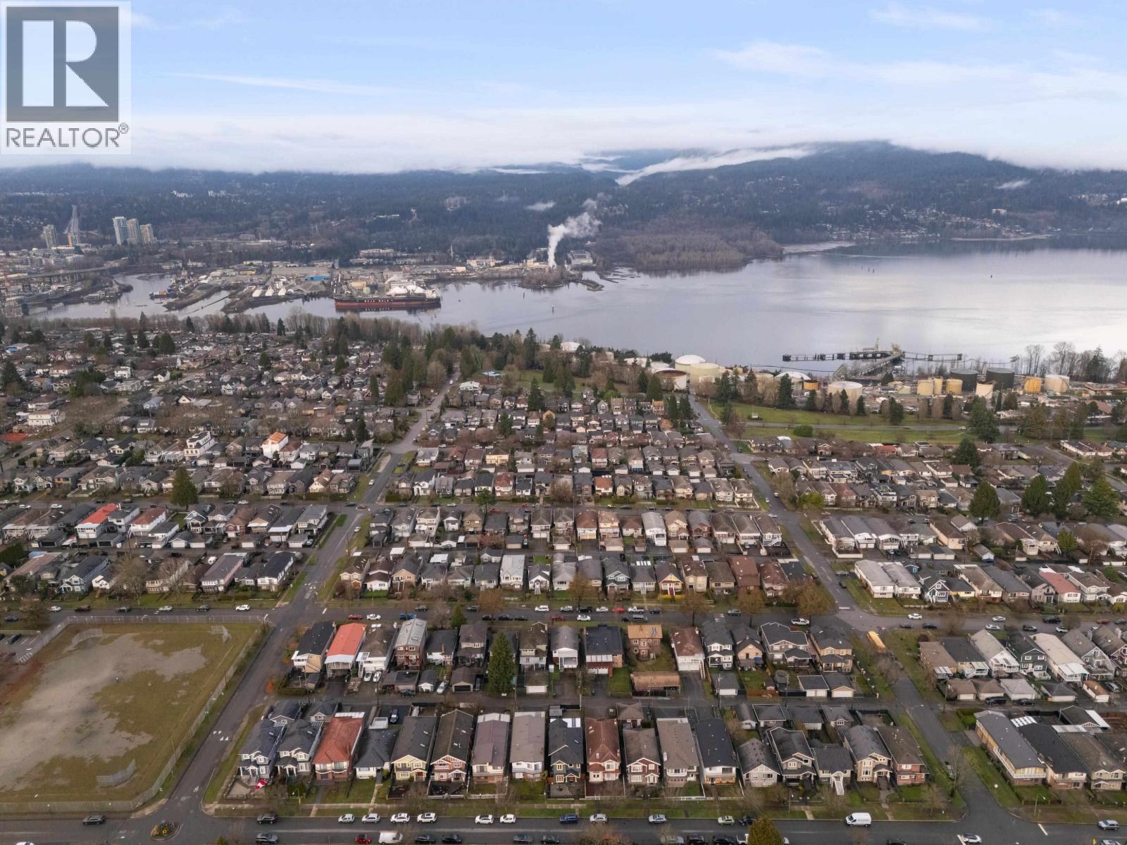 4240 DUNDAS STREET, Burnaby