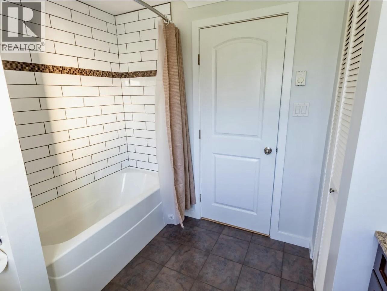 23 BARTHOLOMEW STREET - 13