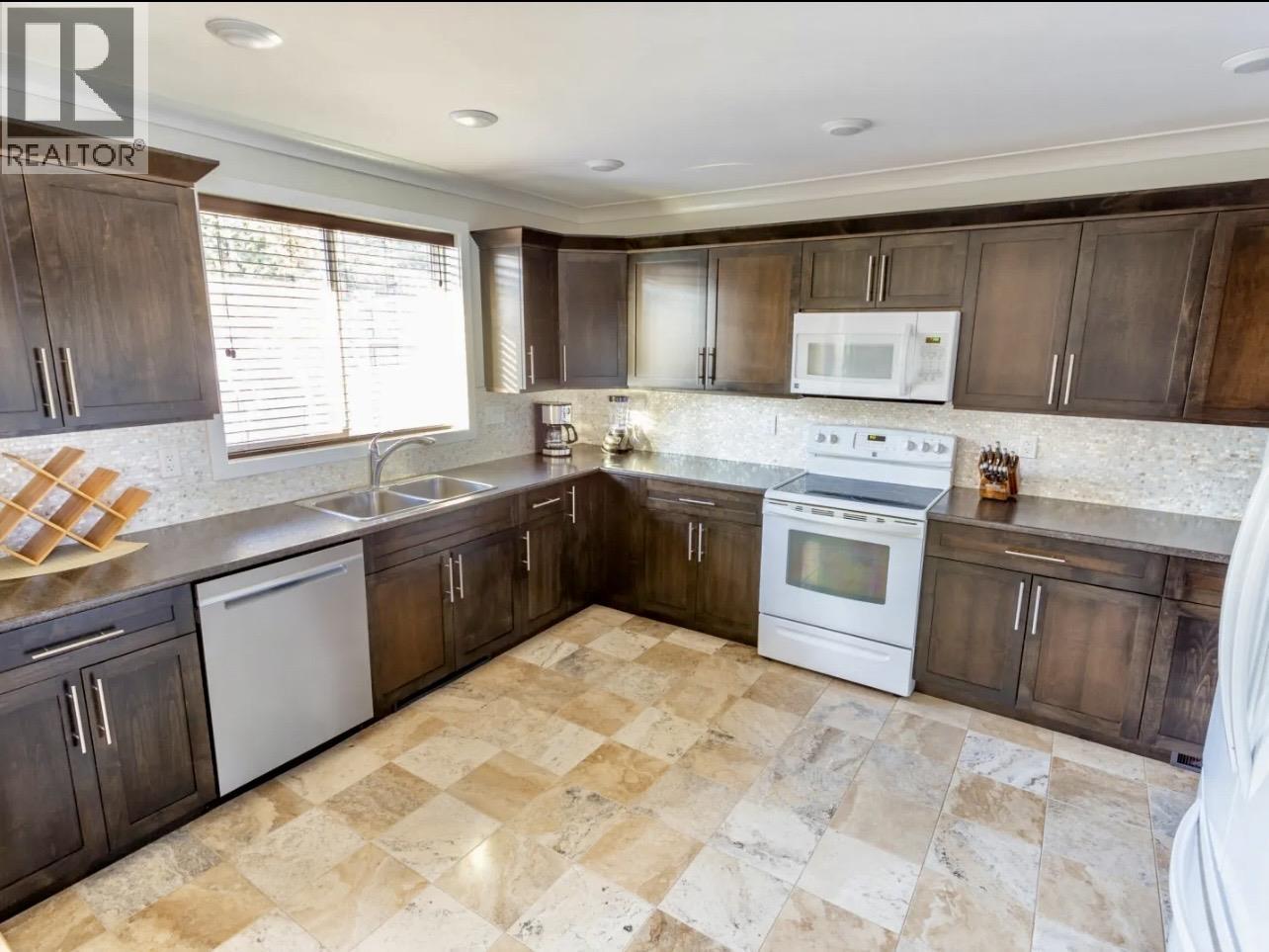 23 BARTHOLOMEW STREET - 7