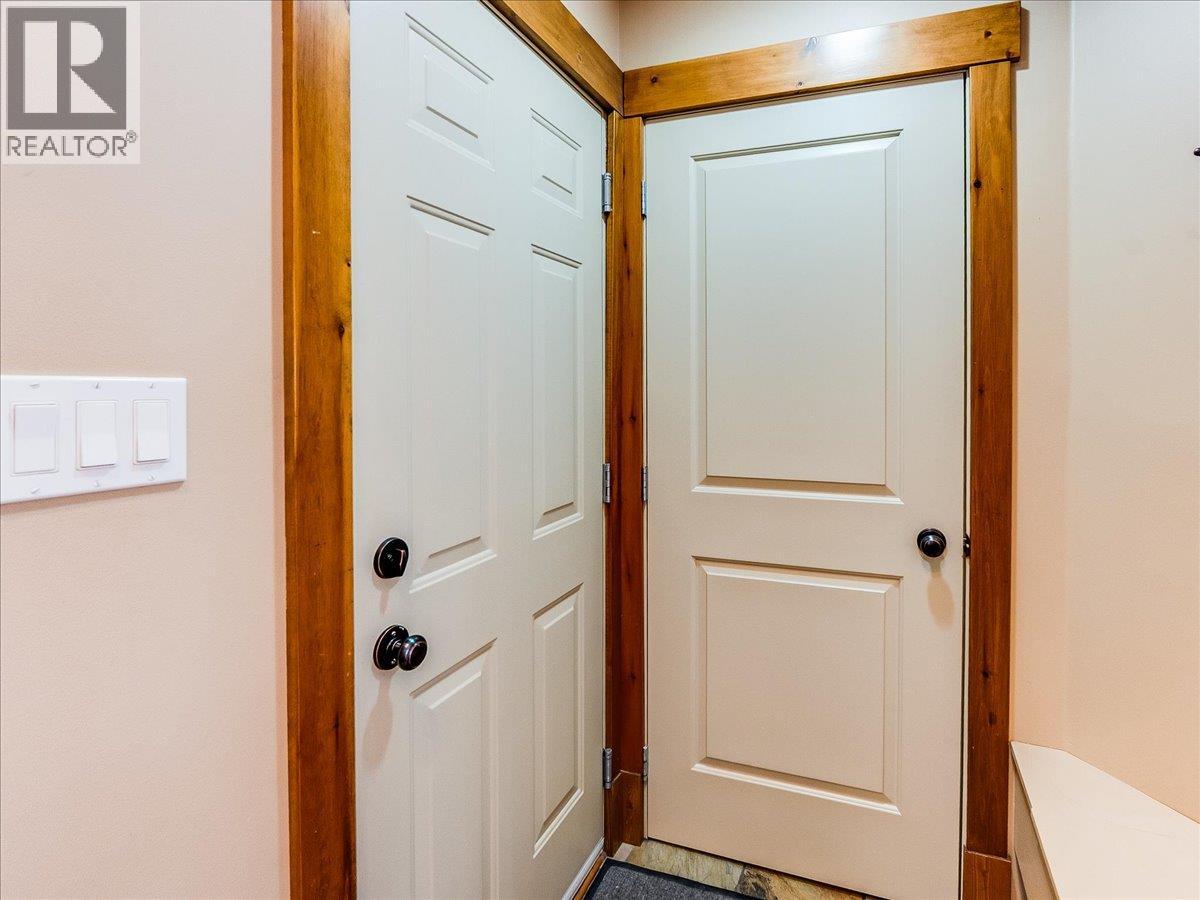 1532 Emerald Crescent, Castlegar