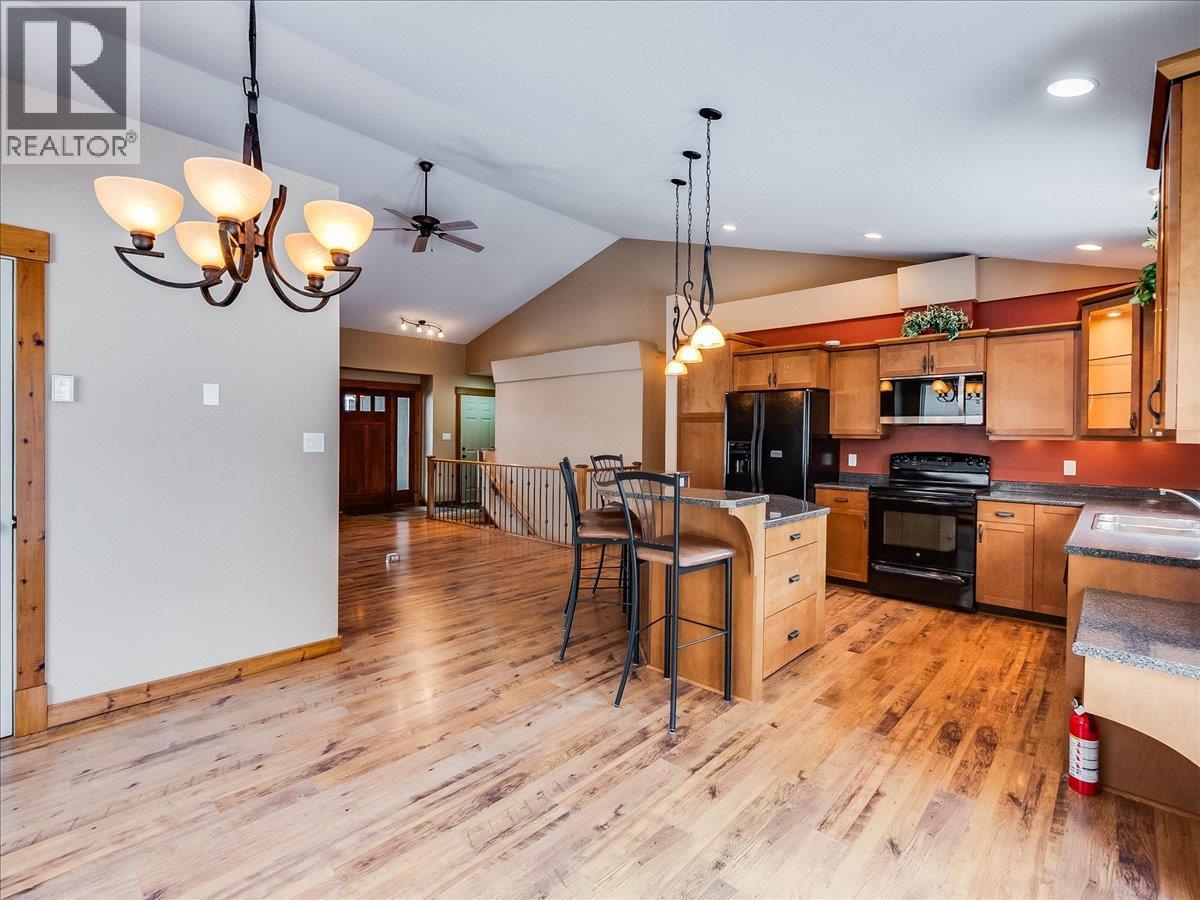 1532 Emerald Crescent, Castlegar
