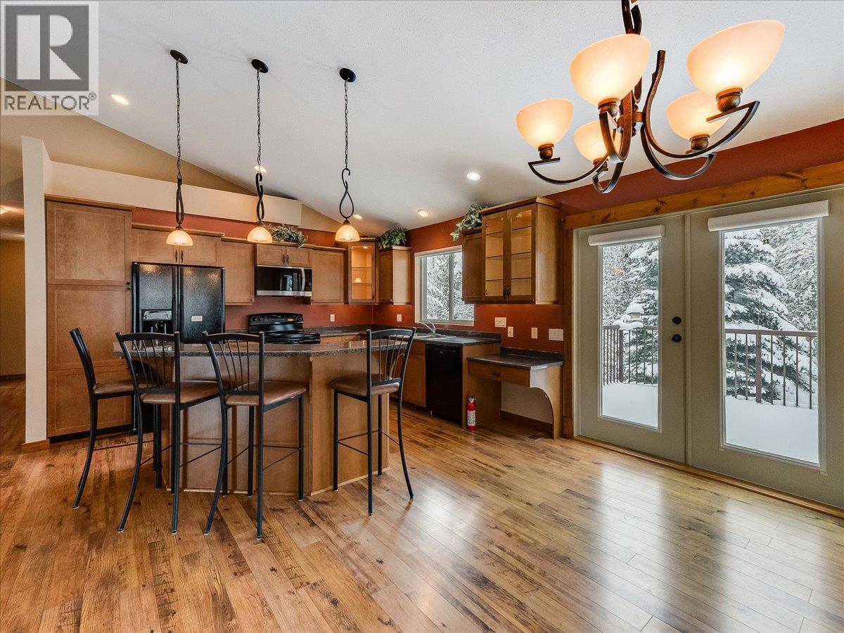 1532 Emerald Crescent, Castlegar