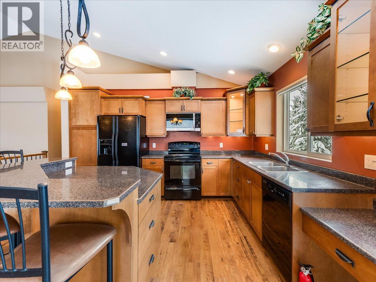 1532 Emerald Crescent, Castlegar