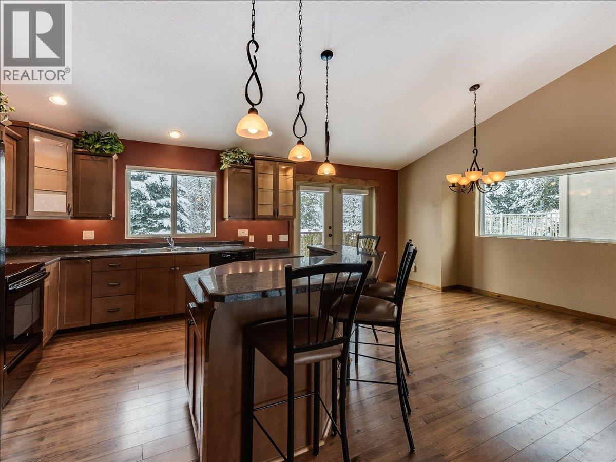 1532 Emerald Crescent, Castlegar