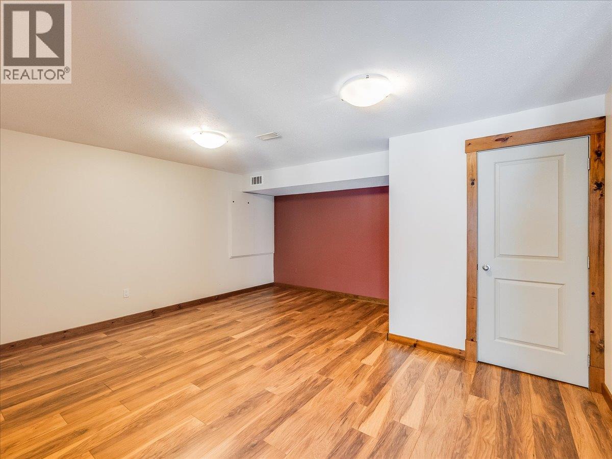 1532 Emerald Crescent, Castlegar