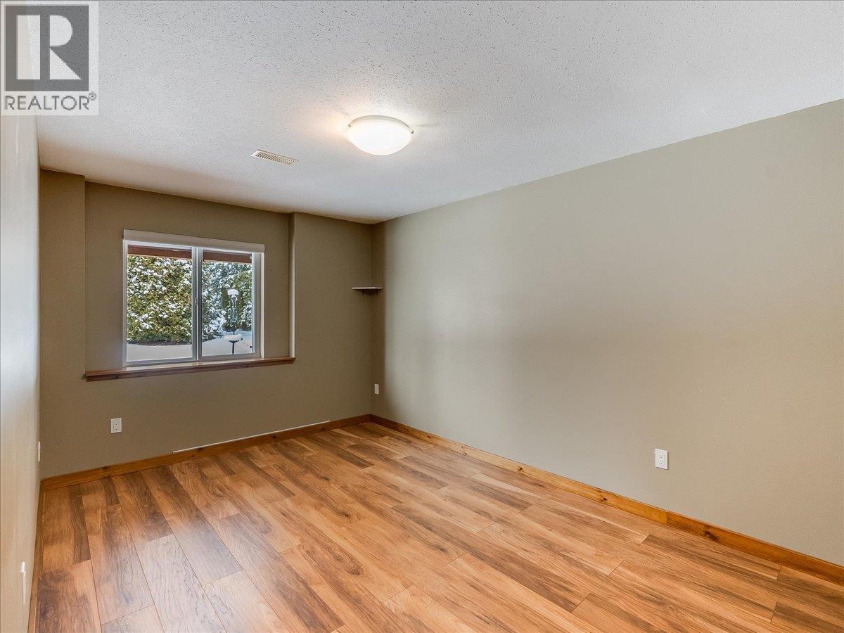 1532 Emerald Crescent, Castlegar